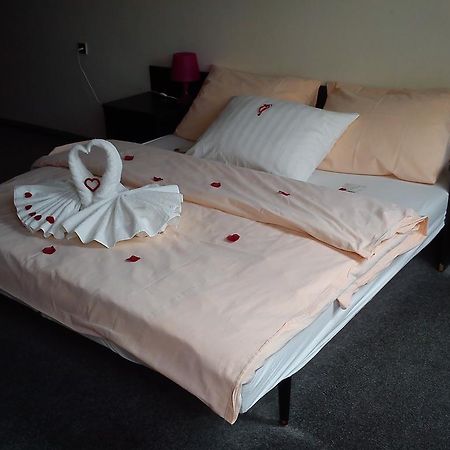 Hotel Pyramida Brno Luaran gambar