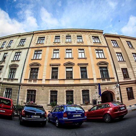 Hotel Pyramida Brno Luaran gambar