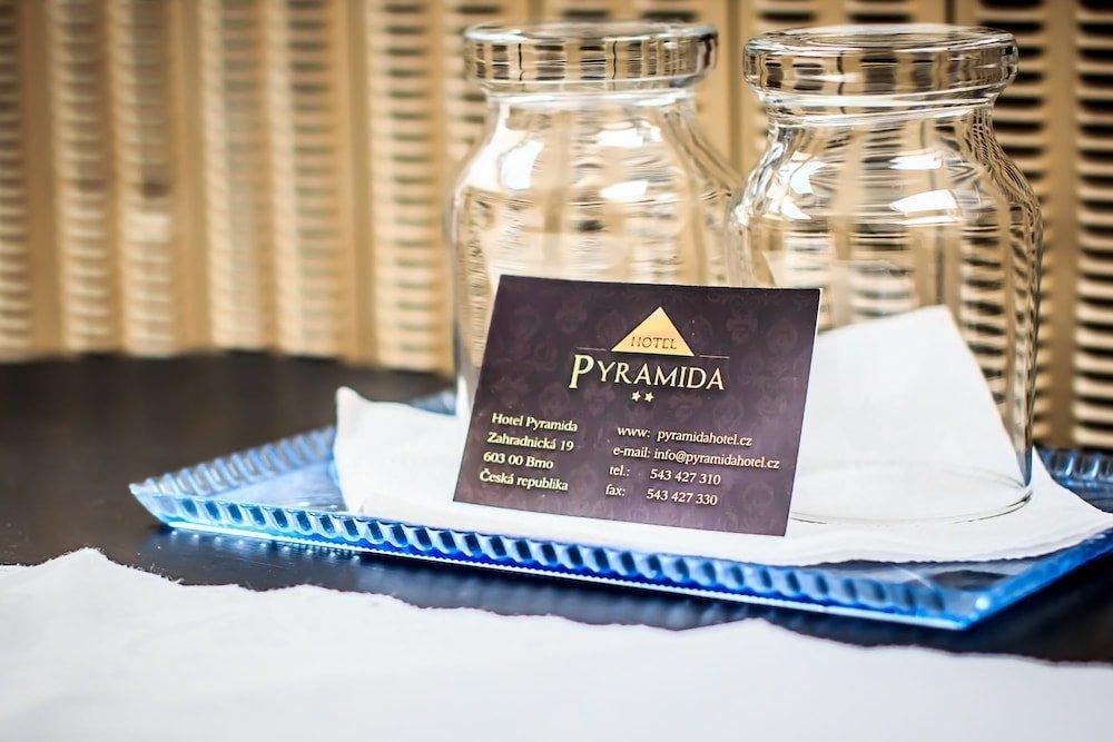 Hotel Pyramida Brno Luaran gambar