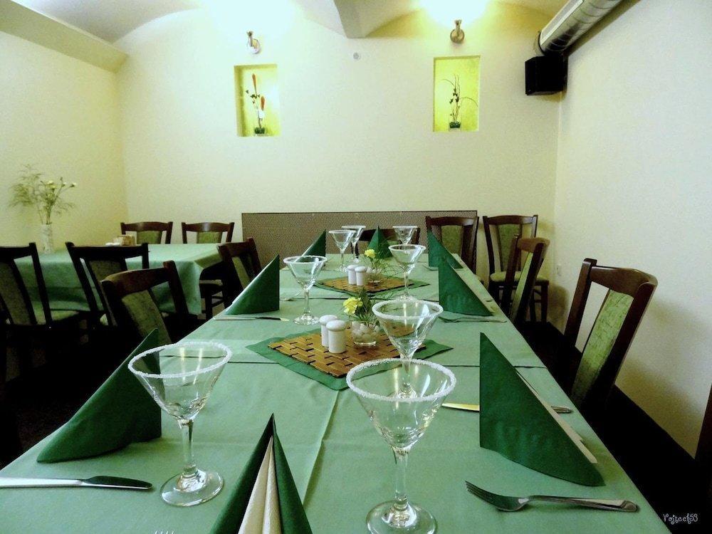 Hotel Pyramida Brno Luaran gambar