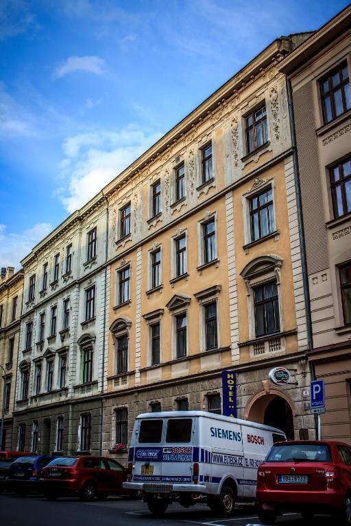 Hotel Pyramida Brno Luaran gambar