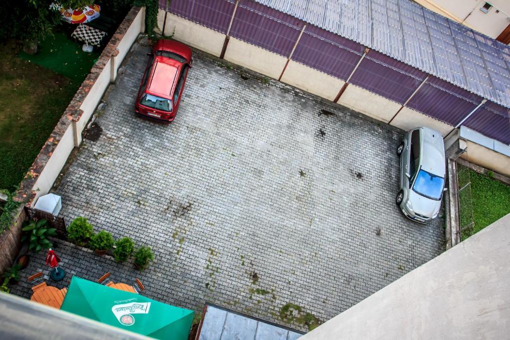 Hotel Pyramida Brno Luaran gambar