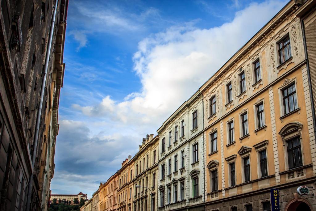 Hotel Pyramida Brno Luaran gambar