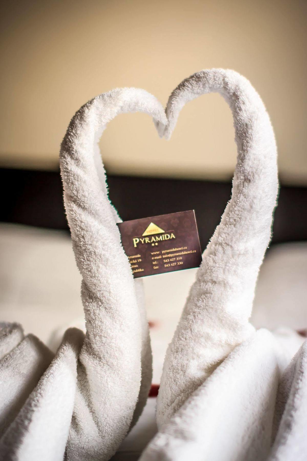 Hotel Pyramida Brno Luaran gambar