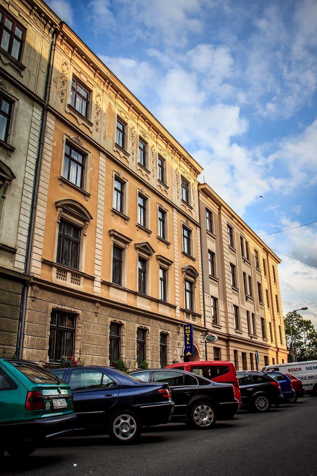 Hotel Pyramida Brno Luaran gambar