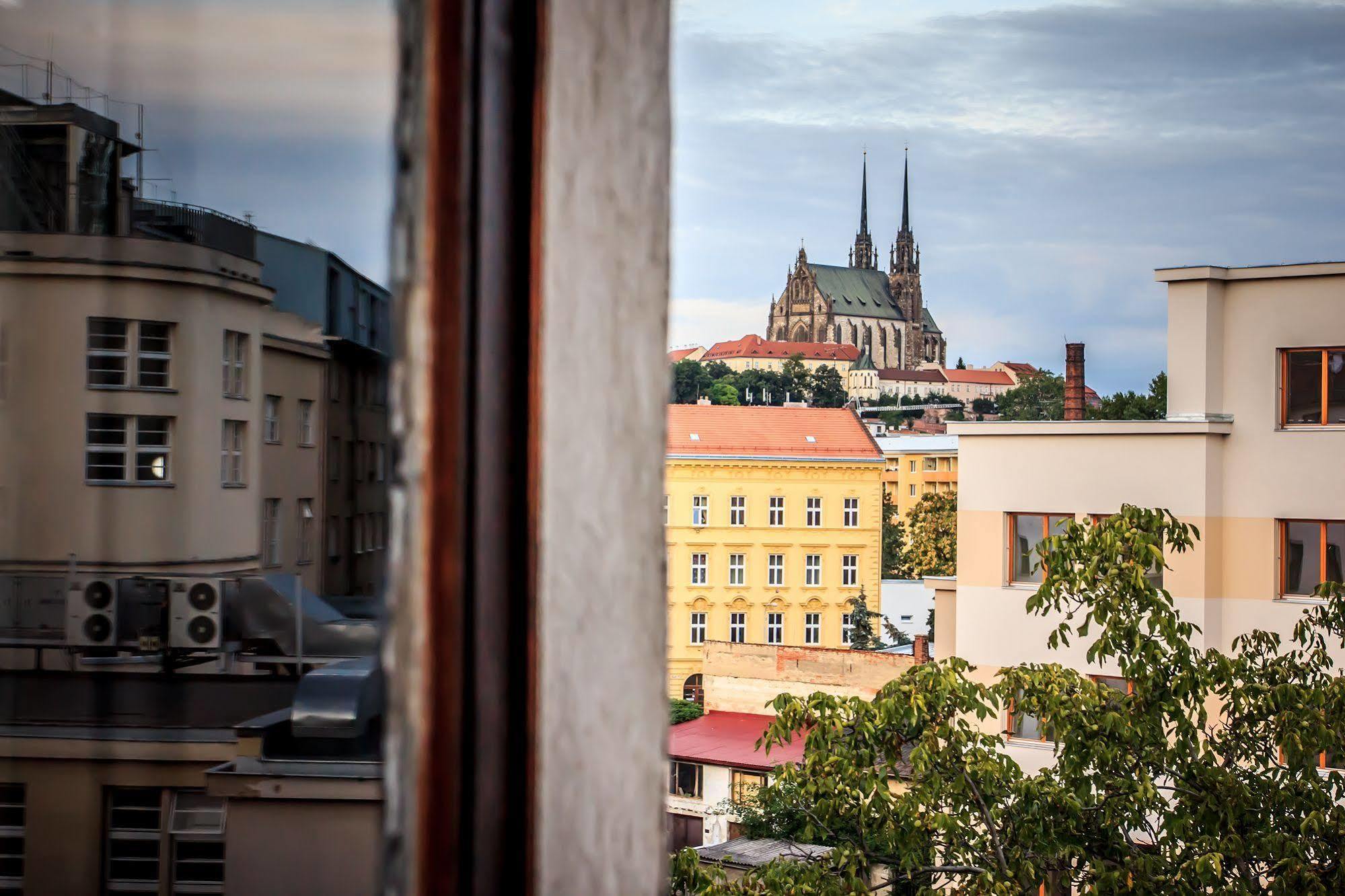 Hotel Pyramida Brno Luaran gambar