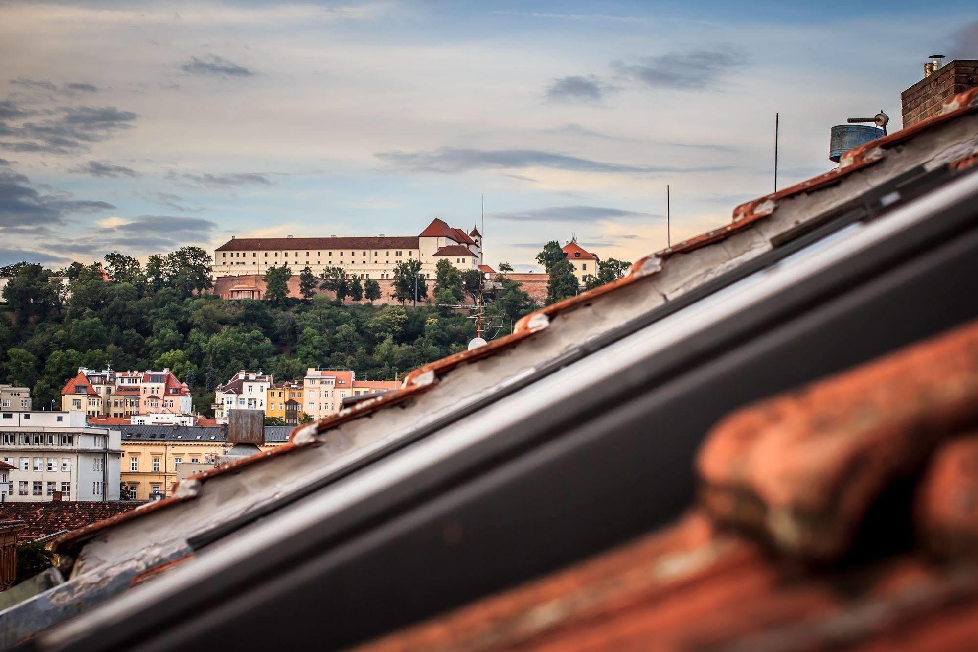 Hotel Pyramida Brno Luaran gambar